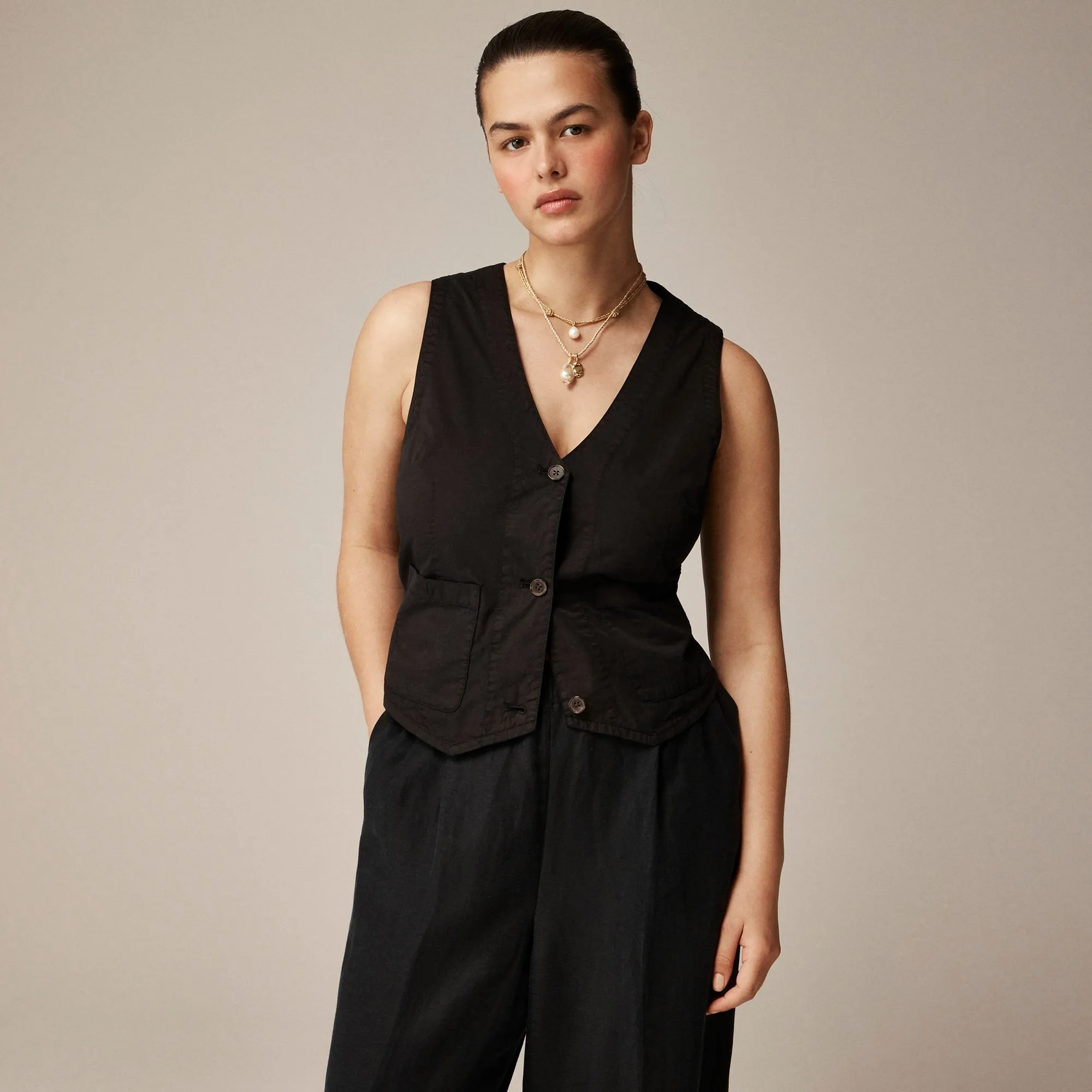 Patch-pocket vest in lightweight twill